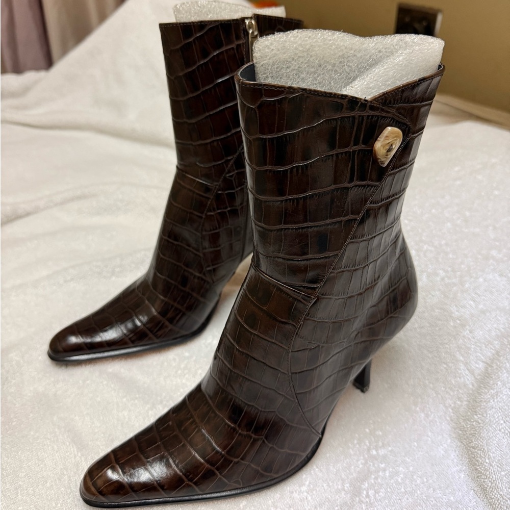 Chic Crocodile-Embossed Dark Brown Heeled Boots